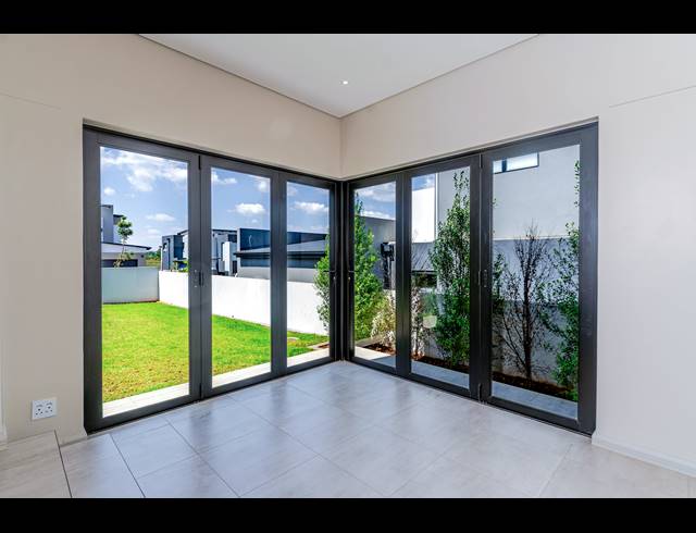 3 BEDROOM FREEHOLD FOR SALE IN OLIFANTSFONTEIN